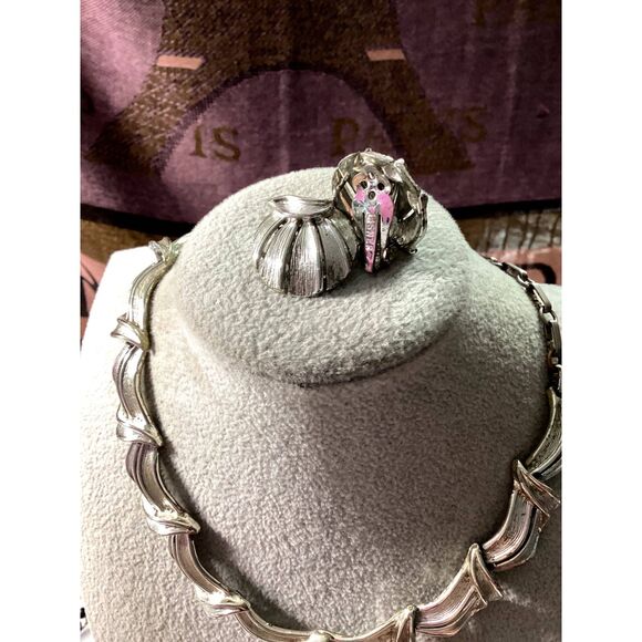 Vintage Lisner Demi-Parure Silver Necklace and Earrings - Picture 2 of 5